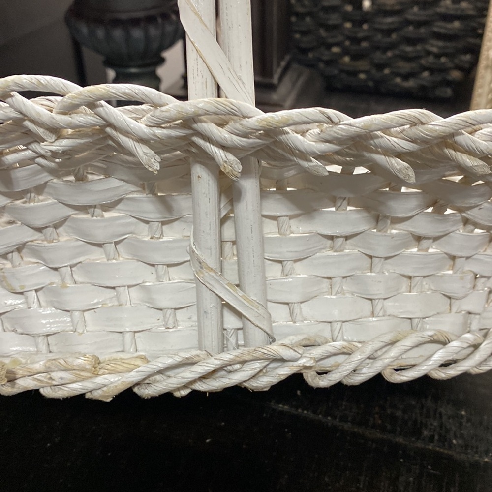 Vintage Unmarked Harry & David White Wicker Basket! - Picture 4 of 5
